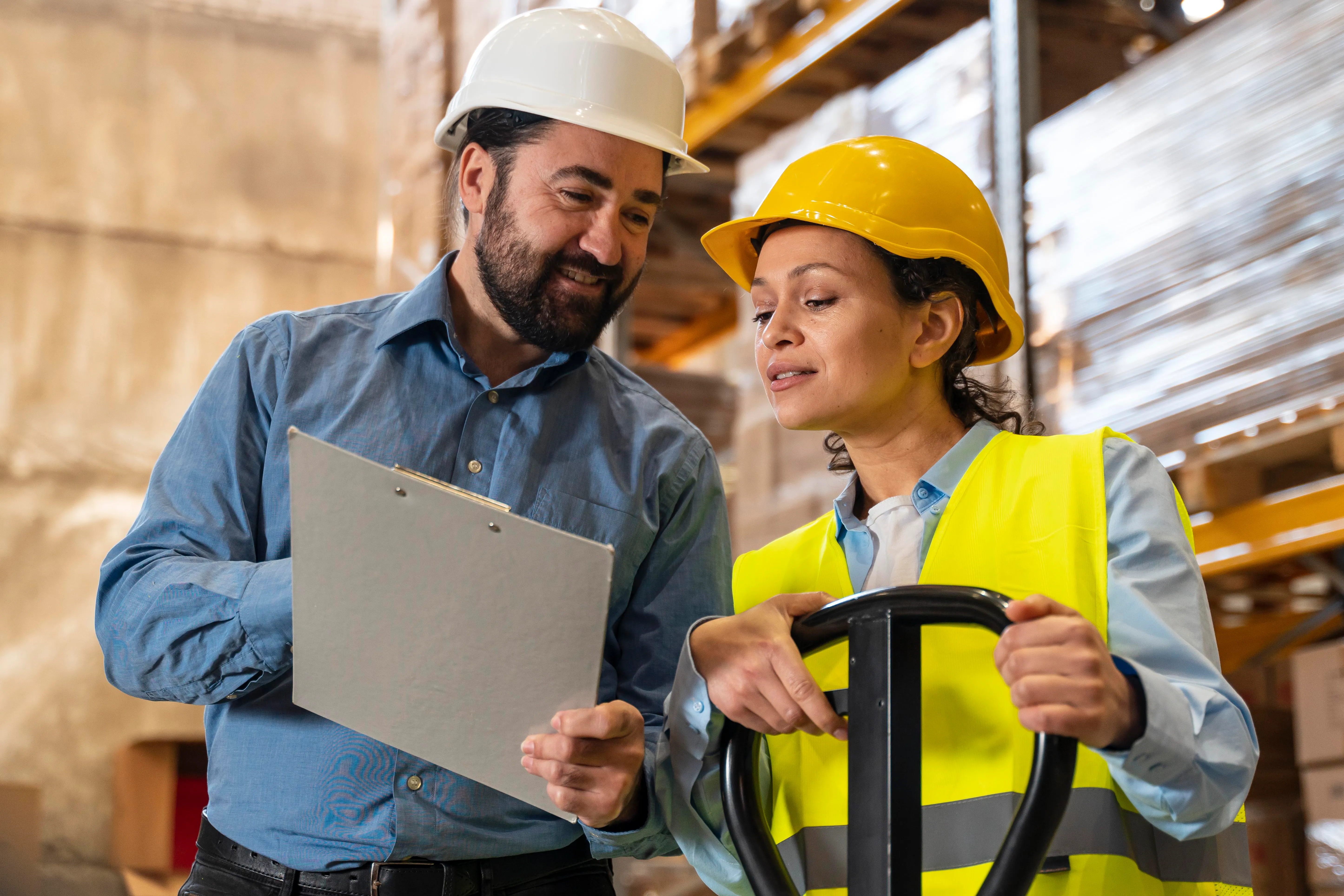 Kit práctico para implementar ISO 45001 en empresas colombianas con checklist de SG-SST, indicadores, auditoría interna y plan de 90 días